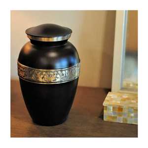 Grandes urnes d'ange faites à la main pour cendres humaines Accessoires funéraires Fabricant et exportateur de crémation d'urne en aluminium d'Inde - Product Image 2