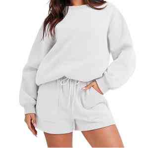 Conjunto de sudaderas y pantalones cortos de dos piezas para mujer, atuendo deportivo a juego, tela transpirable suave, uso diario, aspecto deportivo elegante - Product Image 1