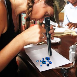 Lupa de Mano con Aumento de 10x para Gemas y Piedras Preciosas con Lente de Visión de 18 mm de Diámetro - Product Image 2