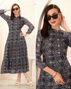 Robe une pièce en georgette douce à imprimé floral, parfaite pour une collection de vêtements décontractés - Product Image 2