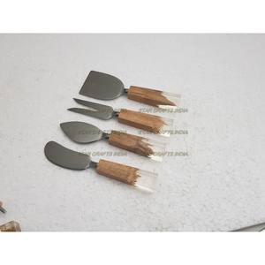 Vente chaude Résine Poignée Blanc avec Bois Couverts Ensemble Populaire Unique À La Main En Bois Cuillères Couteau et Fourchette Ensemble - Product Image 3