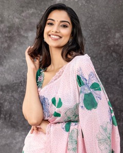 Meilleure vente Ensemble de saris en georgette imprimé numérique de qualité avec chemisier contras Tissu de qualité supérieure pour un look élégant - Product Image 1
