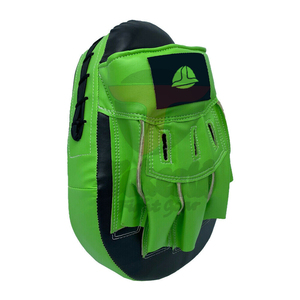 Coussinets de frappe d'arts martiaux en cuir PU incurvé, léger et durable, fabriqués sur mesure, confortables, TAKESHI FIGHT GEAR TFG-1107 - Product Image 6