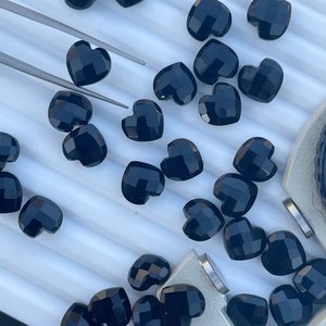 Perles Briolette en forme de coeur Onyx noir perles de pierres précieuses en vrac à facettes naturelles pour la fabrication de bijoux fournitures - Product Image 1