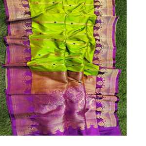 Sarees de seda brocados hechos a medida en color verde loro, borde granate y patrones ideales para reventa por diseñadores de ropa - Product Image 1