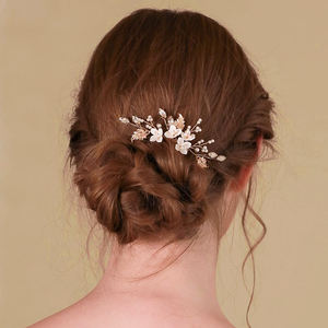 2025 élégant mariée cheveux accessoires pour <span class=keywords><strong>plage</strong></span> mariage femmes côté peigne à cheveux avec polymère argile fleur perle strass - Product Image 1