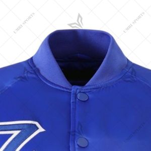 Chaqueta Bomber Personalizada Zeta 1920, Material Satinado, Relleno de 100 Gramos, Forro Acolchado con Logos Bordados, Chaqueta Griega - Product Image 5