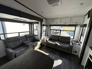 Caravane de voyage tout-terrain d'occasion 2023 Dutchmen A-t-l-a-s 2992R-L-F, camping-car, caravane - Product Image 6