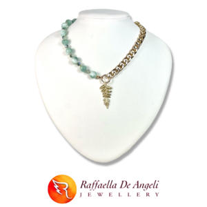 Collar con colgante fino de perla Angelita verde alternando con medio cristales - Product Image 3