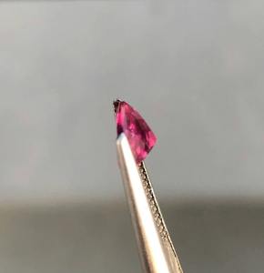Turmalina Rubí Natural en Forma de Corazón, Piedra Preciosa Semipreciosa, Color Rosado, 1.07 Quilates, IRIDESCENTE, para Sanación, Gema Suelta - Product Image 3