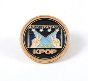Pin de metal esmaltado estilo fototarjeta de ídolo Kpop, insignia personalizada para fans - Product Image 3