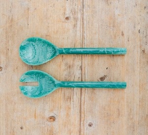 Serveur à salade en résine avec texture de marbre doux et teinte élégante Idéal pour les maisons, les hôtels et les tables à manger design - Product Image 2