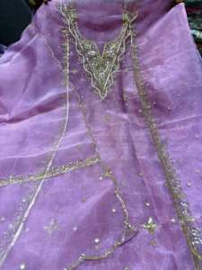 Costumes de créateur moderne non cousus brodés à la main indiens Fashion-Forward Premium pour femmes fêtes de style traditionnel soleil - Product Image 2