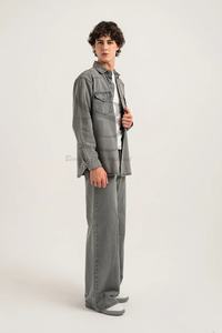 Prendas de abrigo informales OEM para hombre, abrigo de mezclilla de gran tamaño abotonado con relleno de algodón y característica impermeable para el invierno, tarifa al por mayor - Product Image 4