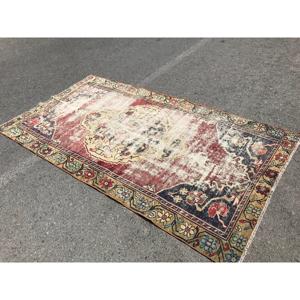 พรมตุรกีขนาด 4.3x7.9 ฟุต สีแดงเบจ ลายปะติดปะต่อ ทำจากขนสัตว์ พร้อมแผ่นรองหลังทำจากยางลาเท็กซ์ที่เป็นมิตรกับสิ่งแวดล้อม - Product Image 4