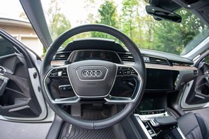 2019 pour Audi E-Tron pour Quattro 20,700 Miles 1 propriétaire double moteur AWD boîte de vitesses automatique hautement équipée cuir Lithium léger R19 - Product Image 3