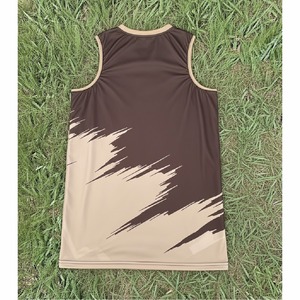 Uniforme de basket-ball personnalisé d'été, grande taille, respirant, séchage rapide, 100% polyester, sans manches, réversible, maille, imprimé par transfert thermique - Product Image 3