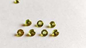 Lote de piedras preciosas sueltas de forma redonda de peridoto natural verde de calidad AAA de 6mm a precio mayorista de La India - Product Image 4