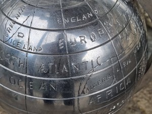 Globo de aluminio hecho a mano, adorno de mundo, globo decorativo náutico de Homescapes, proceso de artesanía de metal - Product Image 6