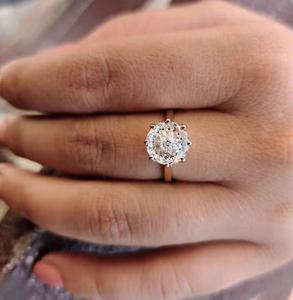 Anillo de Compromiso de Moissanita, Anillo de Boda Solitario Catedral, Regalo de Aniversario para Ella, Joyería Elegante con Corte Redondo Brillante - Product Image 1