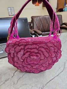Sac pochette à rabat rose de travail de broderie de luxe tendance de l'Inde bracelet de mode avec sangles disponibles chez Bulk Supply - Product Image 2