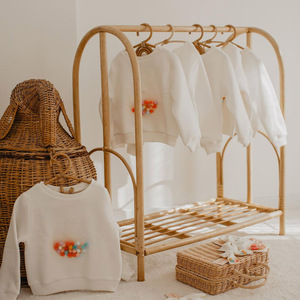 Percheros Colgantes de Ratán Hechos a Mano para Ropa de Bebés y Niños Pequeños, Mejor Precio, Perchero de Bambú Natural para Ropa Infantil - Product Image 5