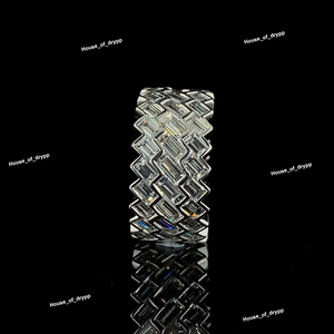 Bague audacieuse en forme de baguette en zigzag, aspect diamant, argentée, sertie de pierres, style luxueux et imposant - Product Image 4