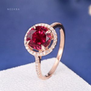 Bague en or massif 14K coupe ronde en laboratoire avec rubis Art Déco Halo Design pour mariages fiançailles avec cadeau d'option de remplacement de pierres précieuses - Product Image 4