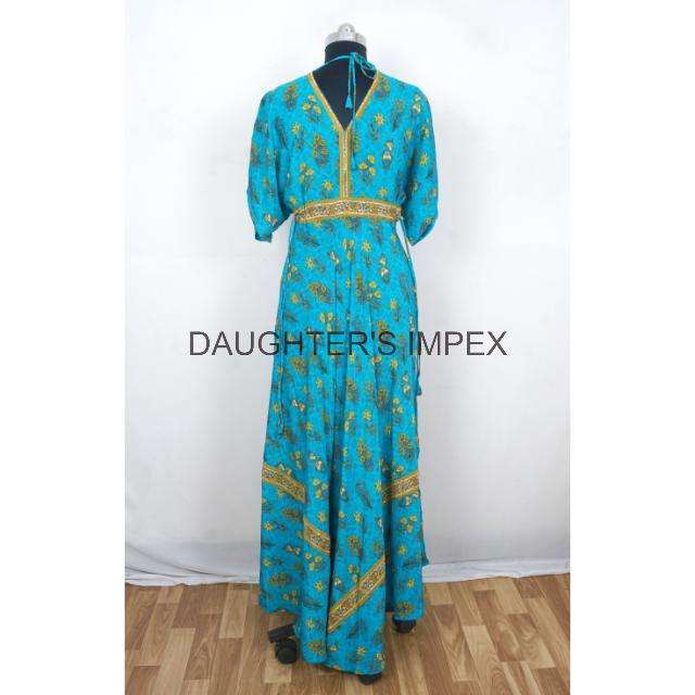 มีสีเขียวขุ่น