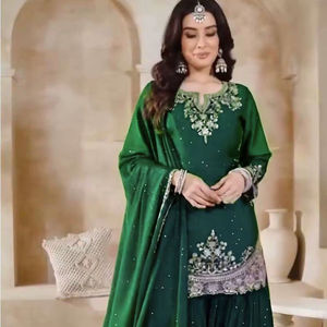 Collection de créateurs élégante et brodée pour les mariages et les tenues de fête - Product Image 1