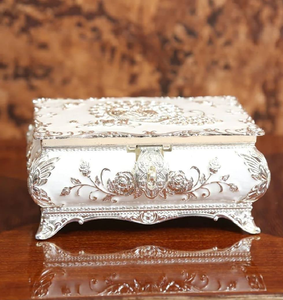 Pot à souvenirs de style baroque : boîte à bibelots en or et pêche, design rococo floral, petit rangement rond pour bijoux de vanité. - Product Image 6