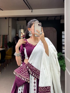 Dernier créateur pur coton Georgette Badhani Lehenga Choli pour adultes vêtements traditionnels indiens pour les occasions spéciales - Product Image 5