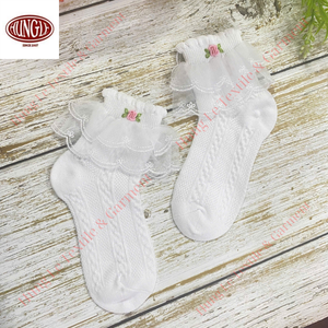 Mayorista Adorables calcetines tejidos a mano para bebé con bordado floral a mano - Product Image 1