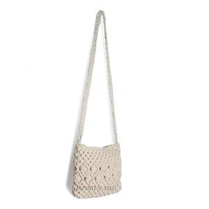 Sac à main carré en coton beige de haute couture, conçu sur mesure, avec franges, durable et doux pour un usage quotidien ou pour les mariages - Product Image 3