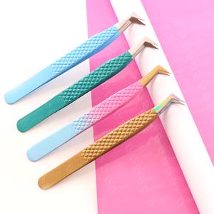 Pince à épiler professionnelle en acier inoxydable avec embouts en fibre pour une adhérence parfaite aux cils sous nom de marque personnalisé - Product Image 2