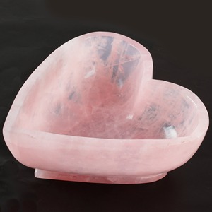 Cuenco decorativo de resina en forma de corazón gris, bandeja de centro de mesa romántica hecha a mano, acento de mesa elegante para el hogar, sala de estar o regalo - Product Image 2