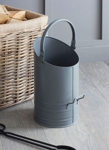 Grand seau à charbon antique en fer avec poignée arquée et design lisse et incurvé pour le rangement de l'ensemble d'outils de cheminée de ferme - Product Image 2