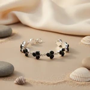 Bracelet manchette en argent 925 avec onyx noir pour femme, design classique à maillons, à porter au quotidien, bijou cadeau - Product Image 3