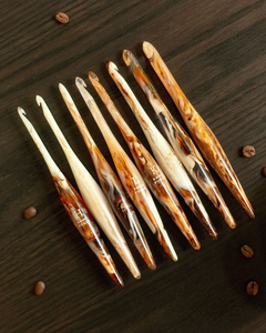 Ganchillo de Resina y Madera Hecho a Mano |   Herramienta de Tejer con Mango Ergonómico Pulido y Suave para Ganchillo y Manualidades - Product Image 1