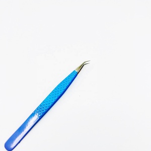 Agarre de diamante sostenible profesional, pinzas para pestañas de volumen de 45 grados, acero inoxidable recubierto de polvo de dos tonos, antibacteriano - Product Image 1