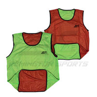 Gilets d'entraînement de football à séchage rapide respirants personnalisés Offre Spéciale gilets d'entraînement de football bavoirs de football pour hommes