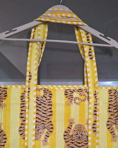 Bolso de mano acolchado con rayas de tigre amarillo Estilo bohemio de verano Algodón Tiger Trails Jungle Roar Sun Tote - Product Image 3