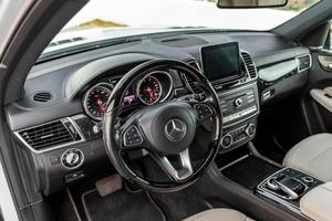 Mercedes-Benz GLS 550 V8 biturbo, transmission intégrale, modèle 2019, d'occasion haut de gamme - Product Image 3