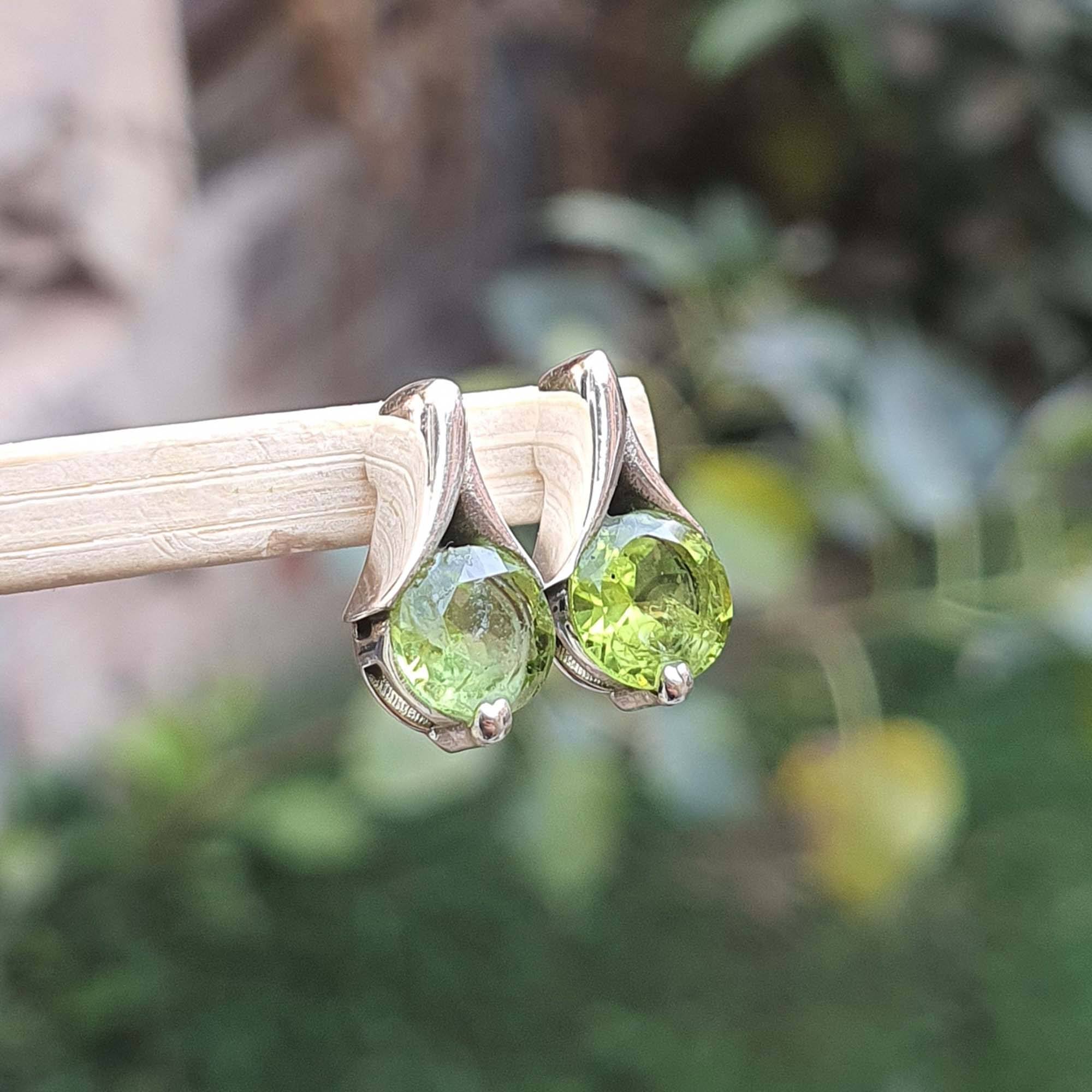 สีเขียว