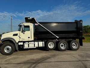 Venta Rápida 2024: Camión Volquete de Triple Eje Granite 64FR - Grado Industrial y para Bricolaje, 3 Años de Garantía, MP8 455HP, Listo para Enviar - Product Image 2