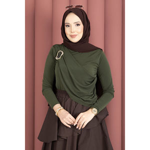 ชุดบอดี้สูทสีกากีแซนดี้ประดับเข็มกลัดสีทอง ทำจากผ้าโพลีเอสเตอร์ - Product Image 4