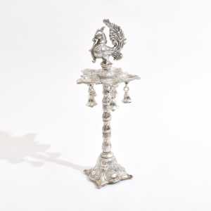 Lampe à huile Peacock Samai avec clochettes, accessoire décoratif élégant - Product Image 3