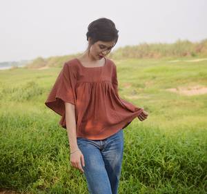 Chemise décontractée ample pour femmes - Tunique en coton et lin non tissé d'été, décoration boutonnée, respirante, manches chauve-souris, coupe ample - Product Image 4