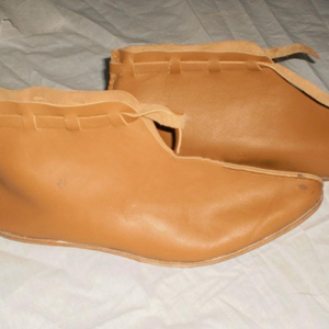 Zapatos medievales de seguridad informales con logotipo personalizado 100% de cuero genuino 2024 de alta calidad con diseño OEM - Product Image 4