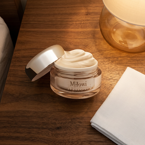 ครีม MILOWI V2 MAGIC RADIANCE WHITENING 50 กรัม ครีมลดเลือนริ้วรอยเพื่อผิวกระจ่างใสทันที ช่วยเติมความชุ่มชื้นให้ผิวเปล่งประกาย - Product Image 1